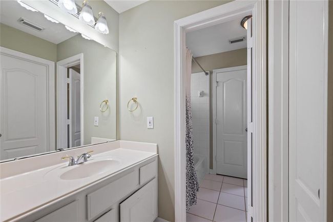 9519 Woodcliff Lake Dr, House other with 5 bedrooms, 5 bathrooms and 4 parking in Spring TX | Image 25