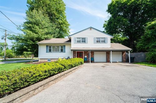 3 High St, Closter, NJ, 07624-1022 | Card Image