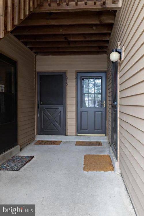 211 Woodhollow Dr, MARLTON, NJ, 08053-1043 | Card Image