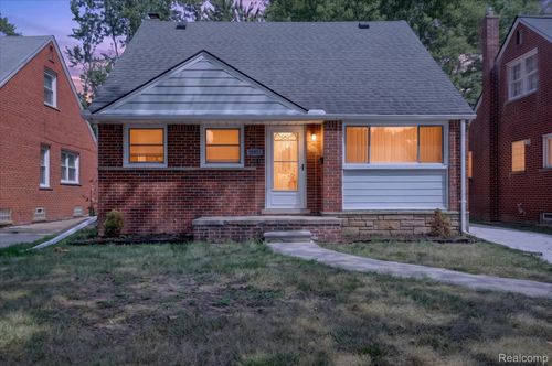 19951 Country Club Dr, Harper Woods, MI, 48225-1621 | Card Image