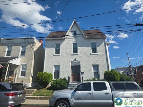 578 Broad St, Emmaus, PA, 18049-3856 | Card Image