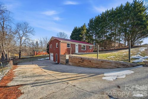 1030 Fence St, Granite Falls, NC, 28630-9263 | Card Image