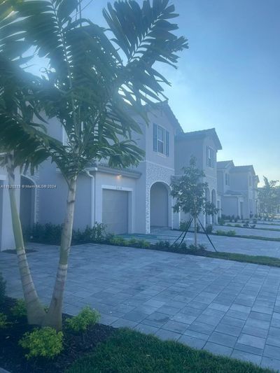 0 - 2621 Se 10th St, Townhouse with 3 bedrooms, 2 bathrooms and null parking in Homestead FL | Image 2