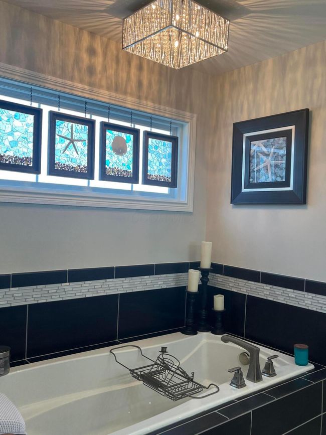 Soaker tub with chandelier | Image 28