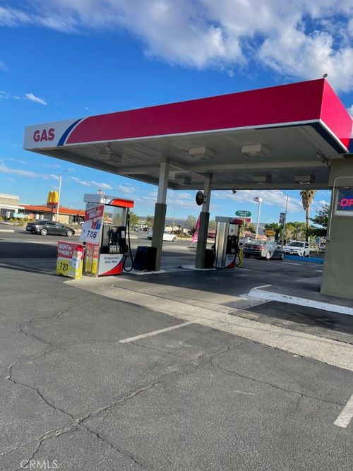 207 N China Lake Blvd, Ridgecrest, CA, 93555-3917 | Card Image