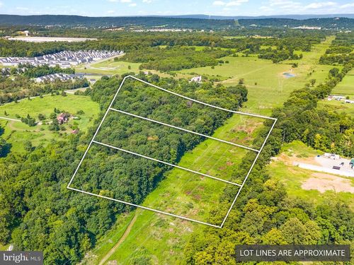 856 Weaver Ln, MARTINSBURG, WV, 25403-7628 | Card Image