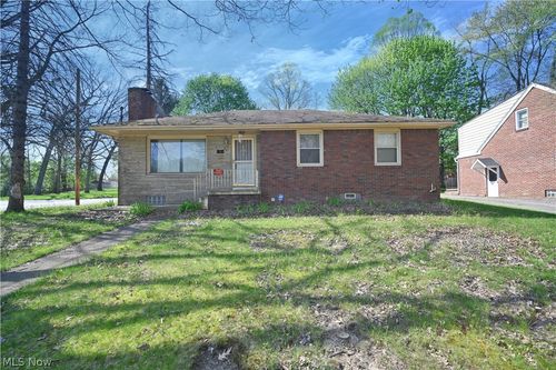 11 Brookline Ave, Youngstown, OH, 44505-2530 | Card Image