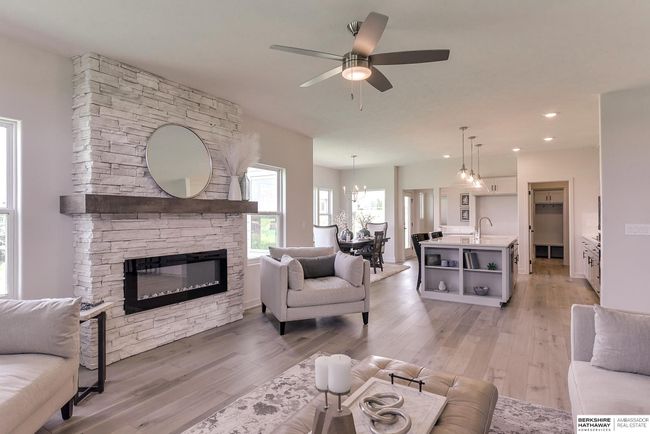 5513 N 191 St St, House other with 4 bedrooms, 3 bathrooms and 3 parking in Elkhorn NE | Image 18