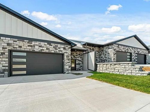 407 E Main St, Solon, IA, 52333 | Card Image