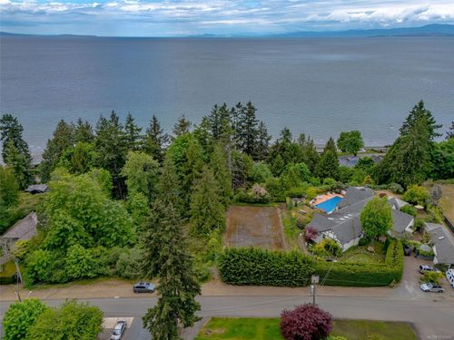 391 Burnham Rd, Qualicum Beach, BC, V9K1G5 | Card Image
