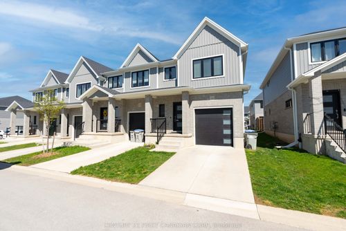 1-30 Miller Dr, Lucan, ON, N0M2J0 | Card Image