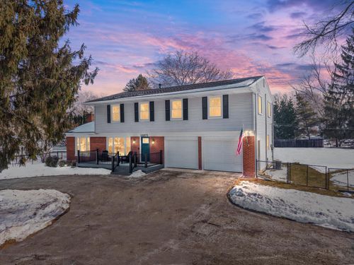 11071 Silver Dr, Whitmore Lake, MI, 48189-9812 | Card Image