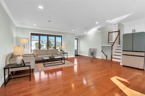 2 Walnut Dr, Syosset, NY, 11791-4715 | Card Image