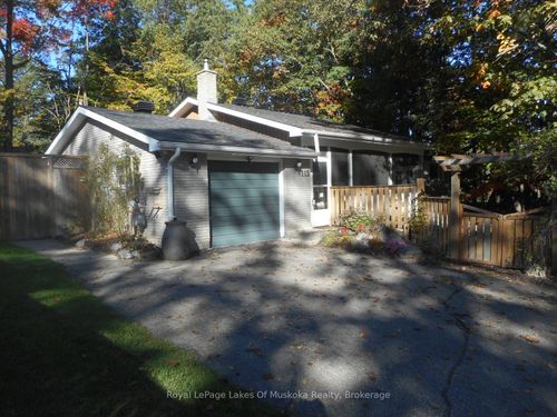 115 Douglas St, Gravenhurst, ON, P1P1A4 | Card Image