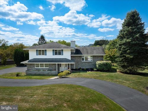 121 Shoreline Dr, DOWNINGTOWN, PA, 19335-1512 | Card Image