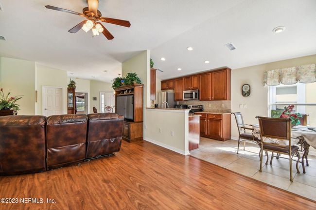 9094 Honeybee Lane, House other with 3 bedrooms, 2 bathrooms and null parking in Jacksonville FL | Image 10