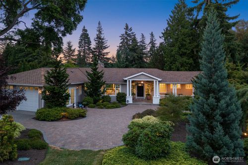 3204 Evergreen Point Rd, Medina, WA, 98039-1025 | Card Image