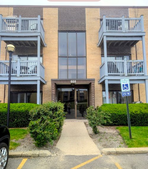 102-666 Pinecrest Dr, Prospect Heights, IL, 60070-1854 | Card Image
