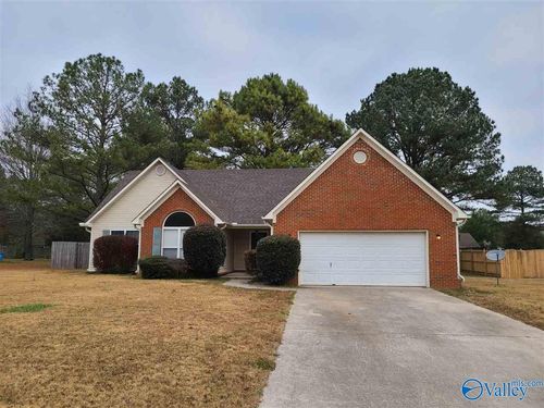 105 Lisa Michele Dr, Huntsville, AL, 35811-2540 | Card Image