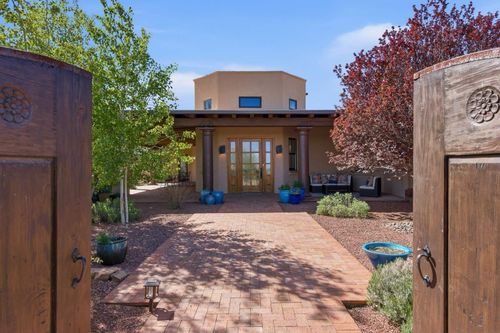 11B Camino De Los Montoyas, Santa Fe, NM, 87506 | Card Image