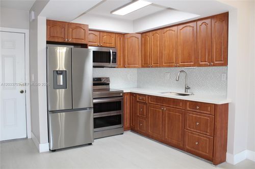 401-6780 W 2nd Ct, Hialeah, FL, 33012-6775 | Card Image