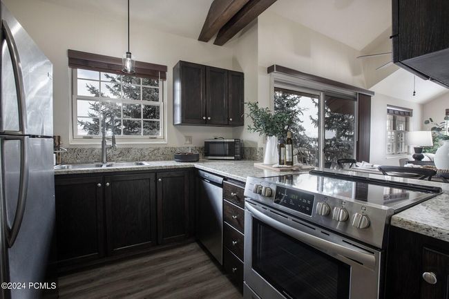 7 - 874 Schneitter Cir, Condo with 3 bedrooms, 2 bathrooms and null parking in Midway UT | Image 5