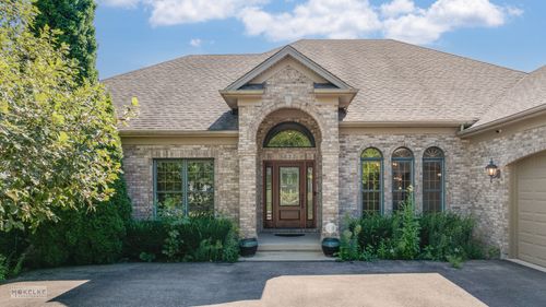 833 Carolyn Ct, Elburn, IL, 60119-7717 | Card Image