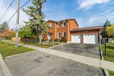 4055 Wilcox Rd, House other with 4 bedrooms, 3 bathrooms and 4 parking in Mississauga ON | Image 2