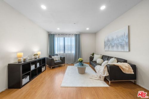 220-533 S St Andrews Pl, Los Angeles, CA, 90004-5009 | Card Image