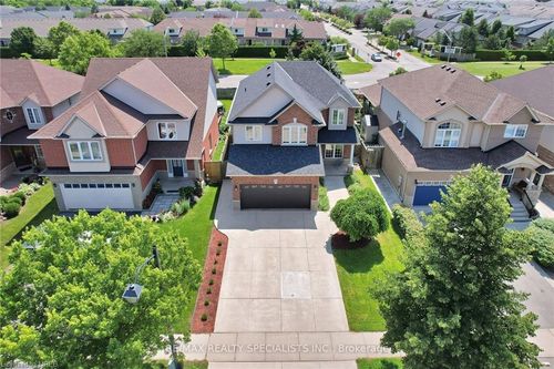 64 Garth Trails Crescent, Glanbrook, ON, L9B2X1 | Card Image