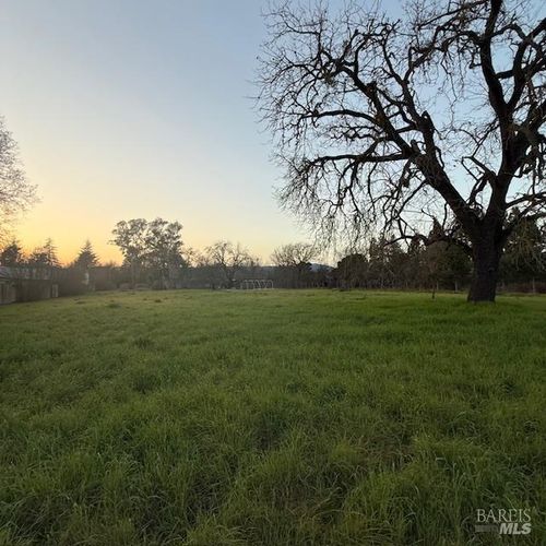 20564 Broadway None, Sonoma, CA, 95476 | Card Image