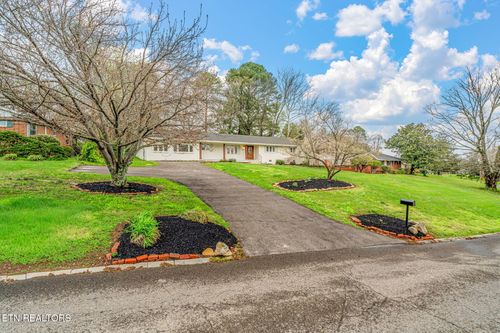 8017 Bennington Dr, Knoxville, TN, 37909-2912 | Card Image
