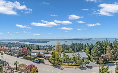 1439 Chippendale Rd, West Vancouver, BC, V7S2N7 | Card Image