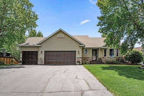11847 N Meadow Curv, Lindstrom, MN, 55045-7339 | Card Image
