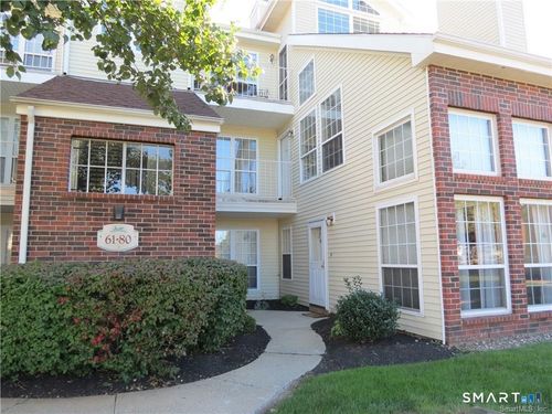 74-74 Carriage Crossing Ln, Middletown, CT, 06457-5829 | Card Image