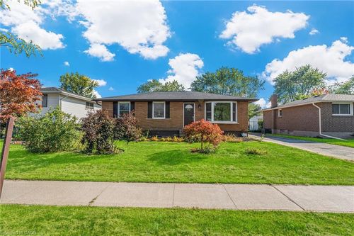 main-110 Pinehurst Dr, Welland, ON, L3C3J1 | Card Image