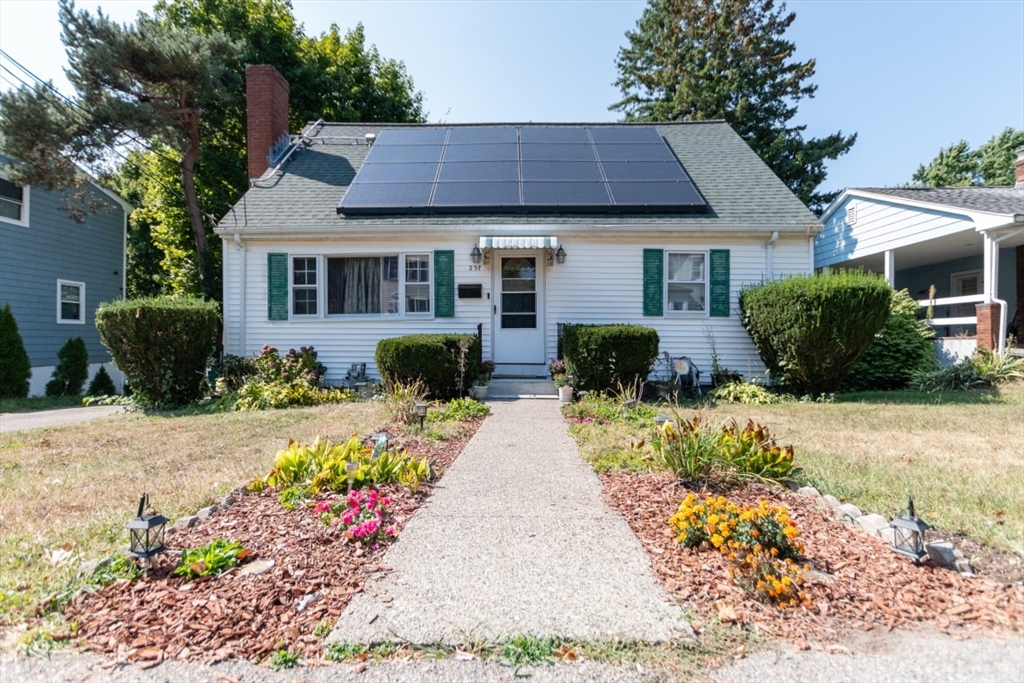 Huntington Ave, Hyde Park, MA 02136