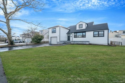 233 Harrison Ave, Island Park, NY, 11558-1321 | Card Image