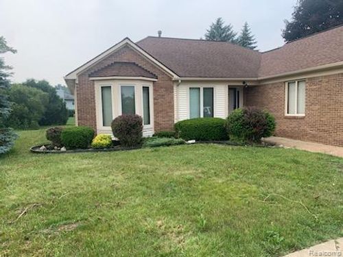 90 Granada Dr, White Lake, MI, 48386-3433 | Card Image