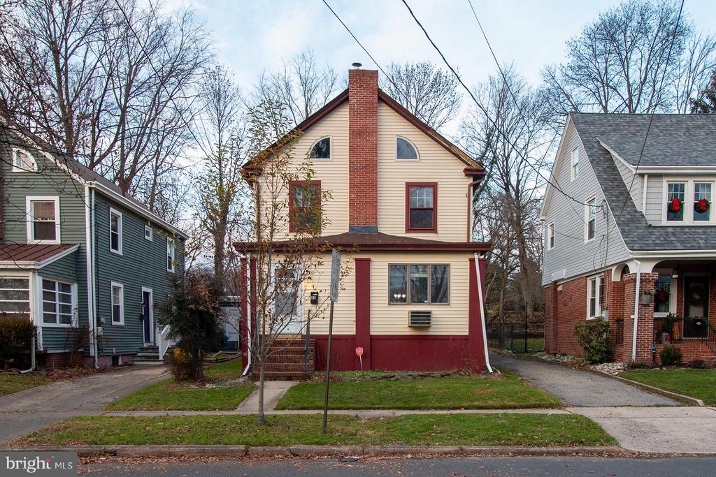 Abernethy Dr, Trenton, NJ 08618