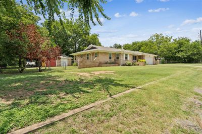 719 Lipan Drive, House other with 3 bedrooms, 2 bathrooms and null parking in Granbury TX | Image 3