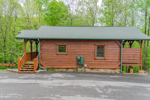 869 Great Smoky Way, Gatlinburg, TN, 37738 | Card Image