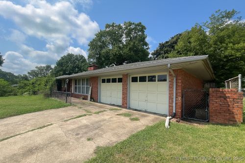 909 Honor Heights Dr, Muskogee, OK, 74401-1316 | Card Image