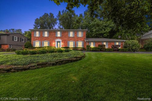 746 Birch Tree Ln, Rochester Hills, MI, 48306-3304 | Card Image
