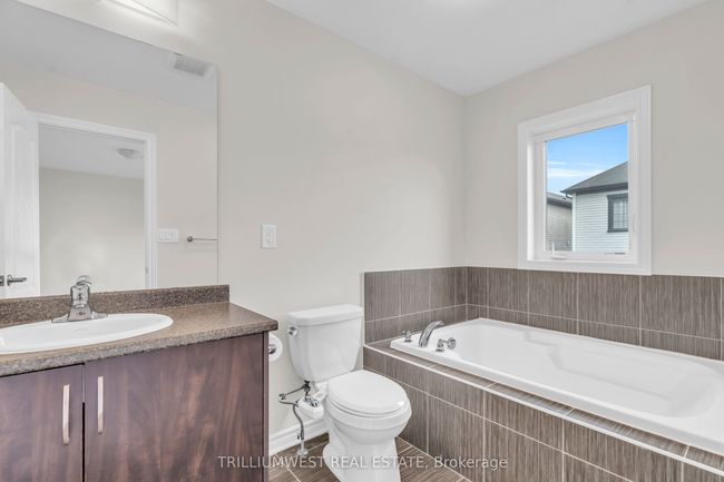 377 Dolman St, House attached with 3 bedrooms, 3 bathrooms and 2 parking in Breslau ON | Image 28