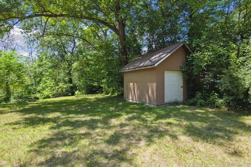15276 Outer Dr, Linden, MI, 48451-9715 | Card Image