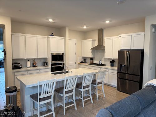 815 Eaton Falls St, Henderson, NV, 89011-2705 | Card Image