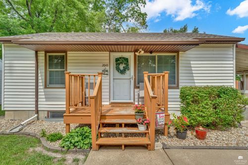 2049 Hayes Dr, Manhattan, KS, 66502-4919 | Card Image