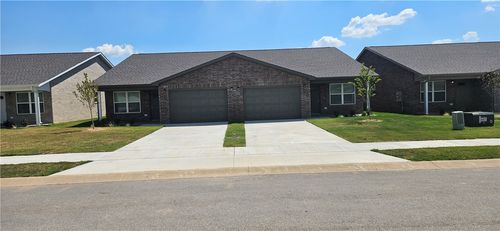 527 Nw 68th Ave, Bentonville, AR, 72713 | Card Image