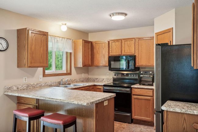 Kitchen appliances are only 3 years old. | Image 17